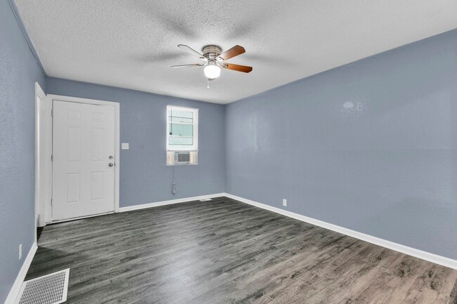 Foto del edificio - 3414 Elmwood Ave