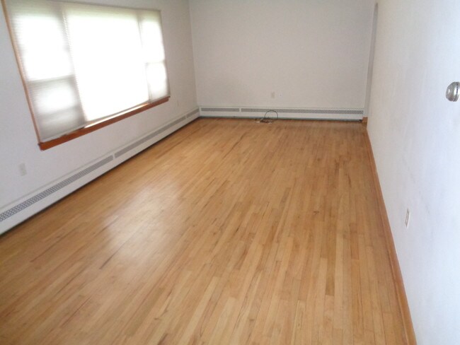 Building Photo - 330 N 21st St