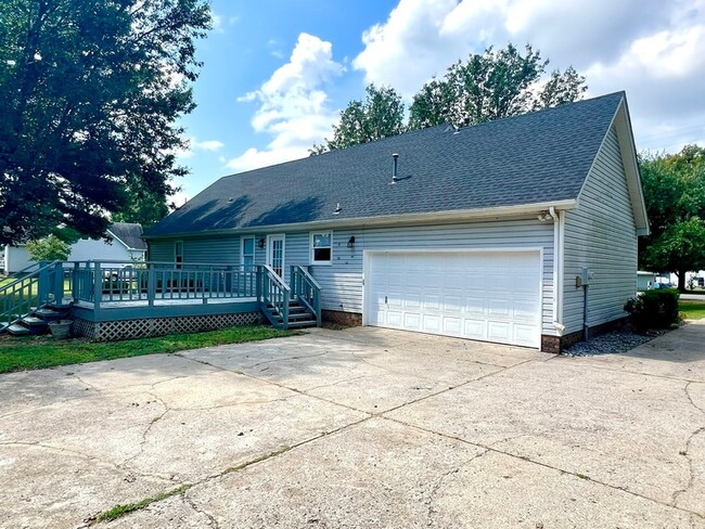 Building Photo - 10308 Roanoke Dr