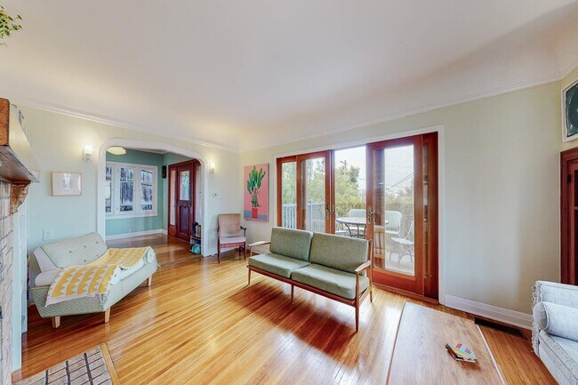Foto del edificio - 3627 Crestmont Ave