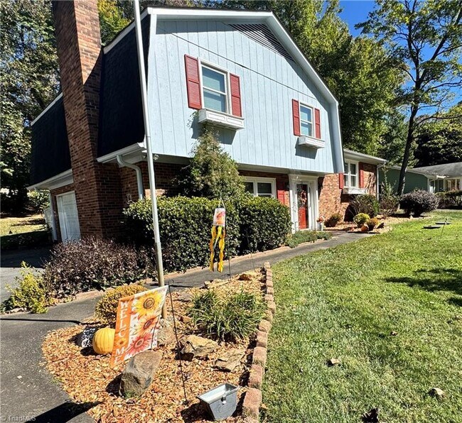 Foto del edificio - 182 Woodburn Pl