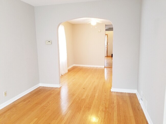 Building Photo - 2309 College Rd