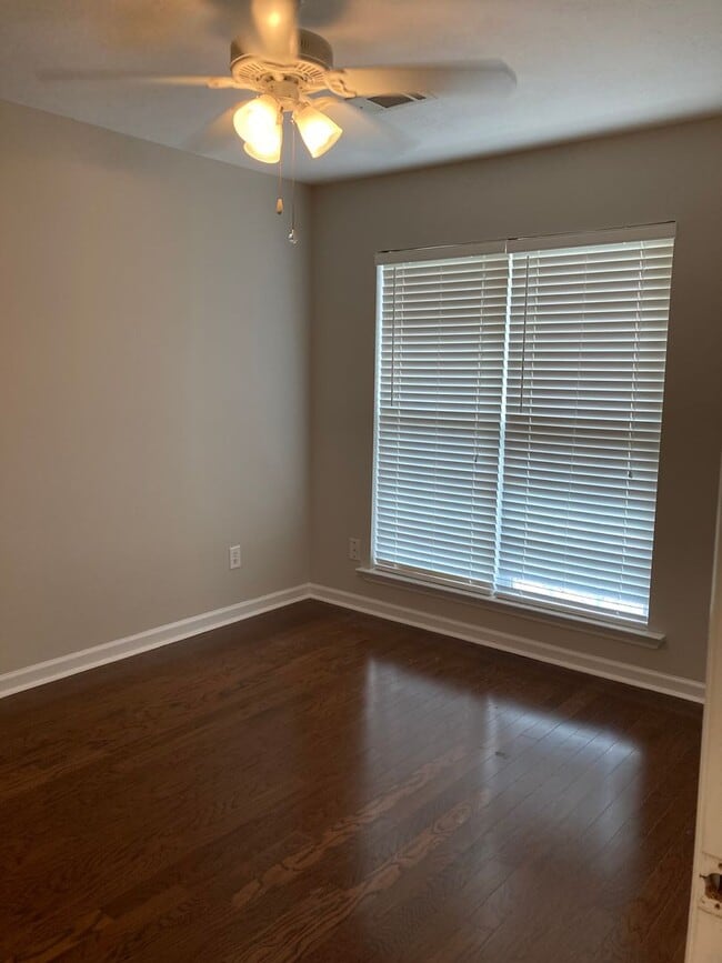 Foto del edificio - 3 Bed/3 Bath Townhome with Screened in Por...