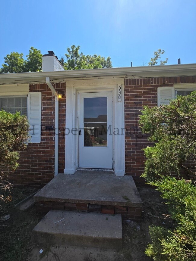 Building Photo - 530 S Glendale St
