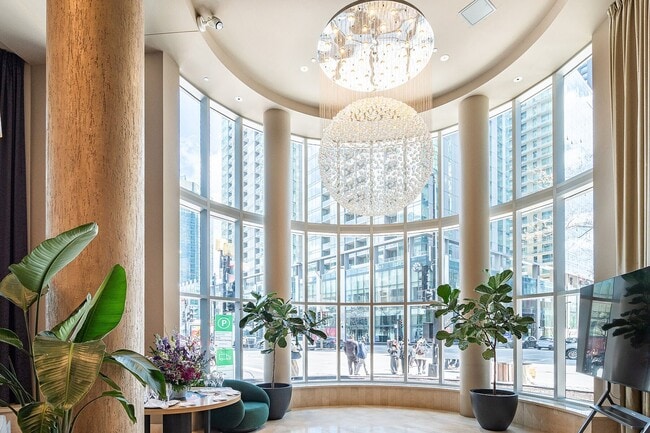 Building Photo - 1100 Rue de la Montagne