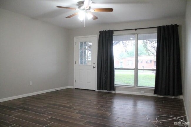 Building Photo - 14 Camellia Ave