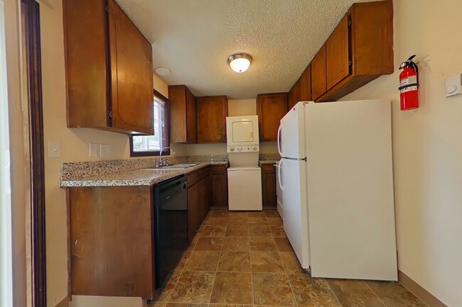 Building Photo - 2 Bedroom Apartment ~ South Corvallis ~ Sm...