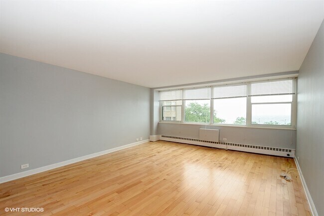 Building Photo - 1150 N Lake Shore Dr
