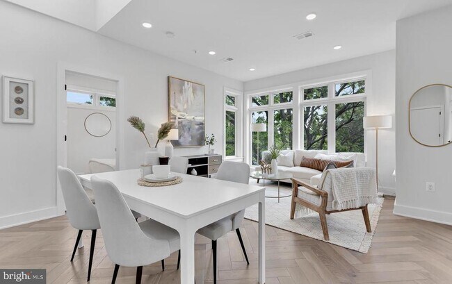 Foto del edificio - 4315 Harrison St NW