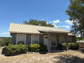 Building Photo - 174 Lakeshore Ln