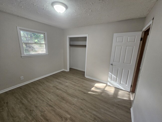 Building Photo - 731 Maxanna Dr