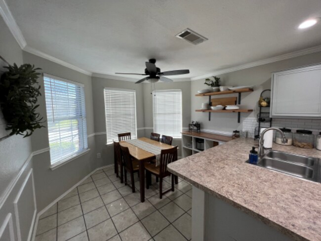 Building Photo - 777 Eagle Dr