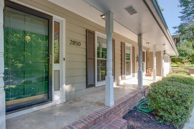 Building Photo - 2850 Whitby Dr