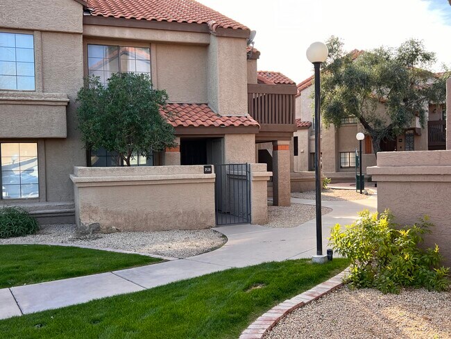Foto del edificio - 700 E Mesquite Cir