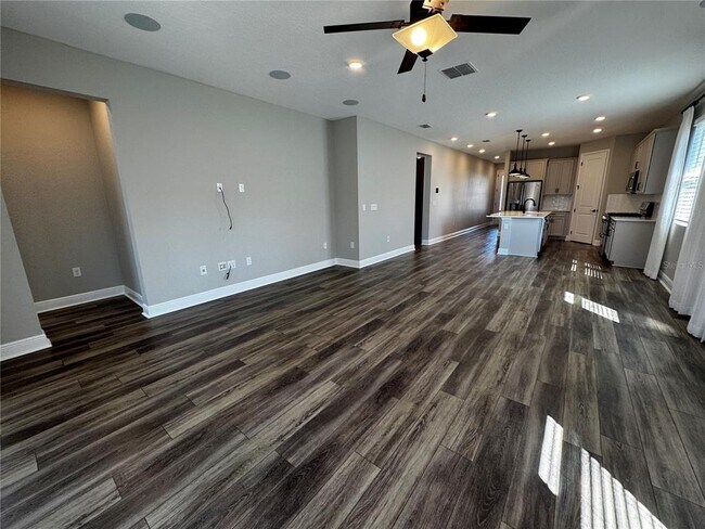 Foto del edificio - 2448 Spring Breeze Dr