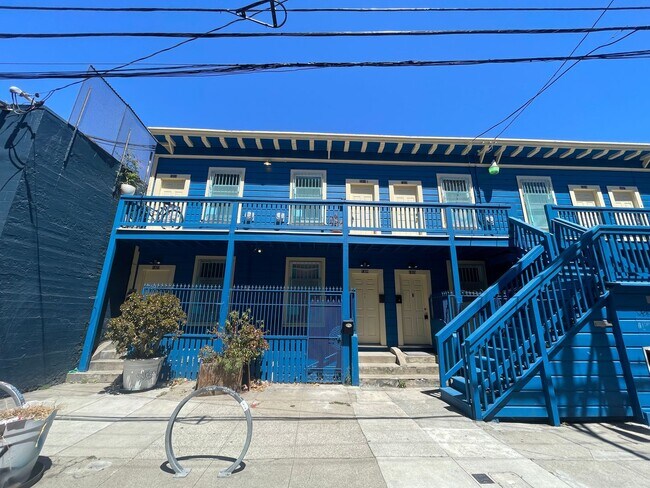 Foto del edificio - One Bedroom Available Now!