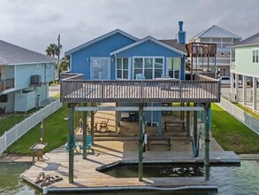 Building Photo - 22101 Guadalupe Dr