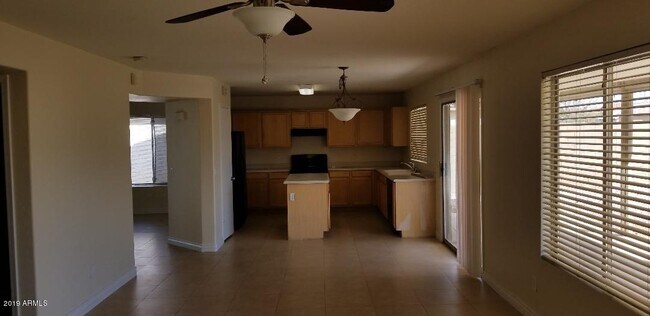 Foto del edificio - 8625 W Hatcher Rd