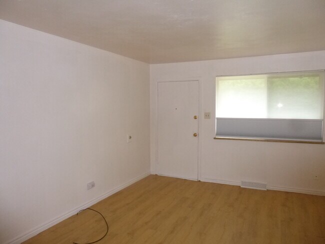 SALA DE ESTAR - 720 Miller Ct
