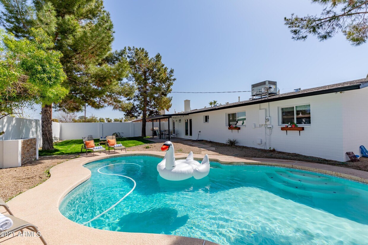Foto principal - 8220 E Crestwood Way