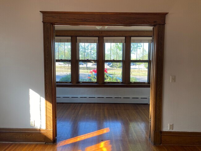 Foto del edificio - 1064 Marshall Ave