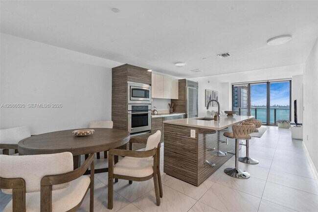 Foto del edificio - 460 NE 28th St