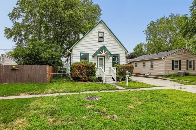 Building Photo - 535 N Pebble St