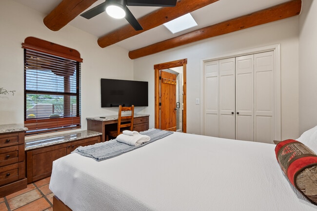 Building Photo - 5600 E Paseo Cimarron
