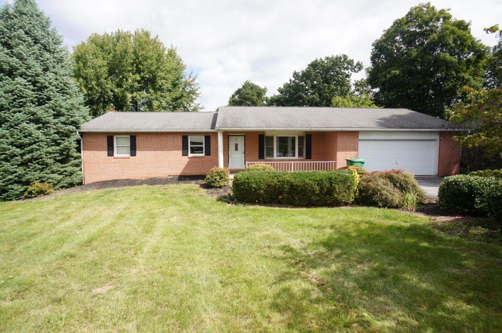 29 Buckingham Dr, Chambersburg, PA 17201 House Rental in Chambersburg