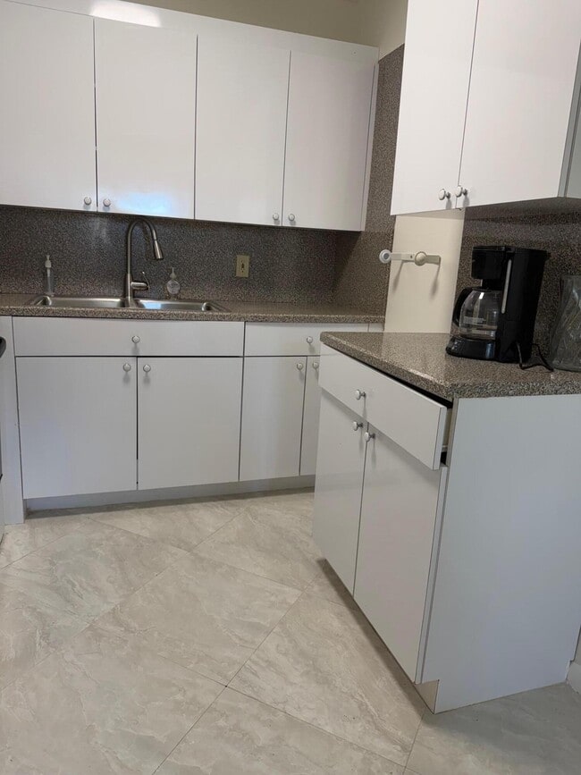 Foto del edificio - 79 Dorchester D