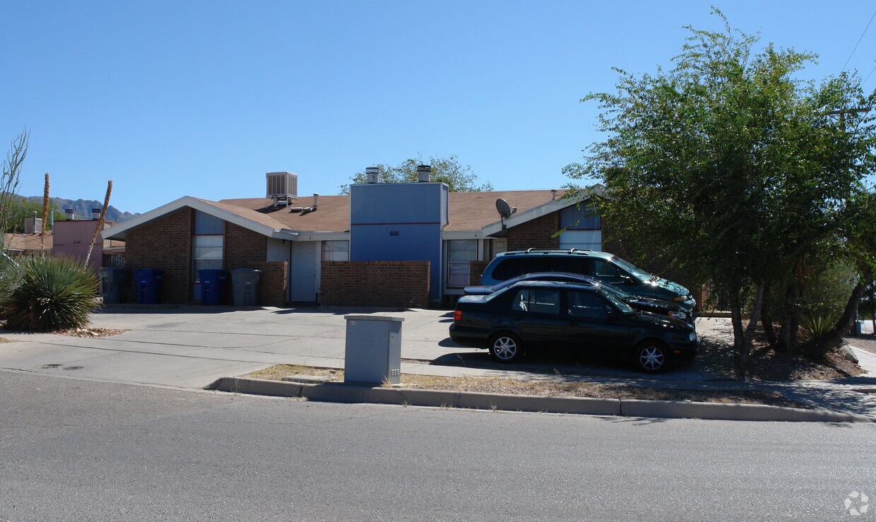 Building Photo - 600 White Cliffs Dr