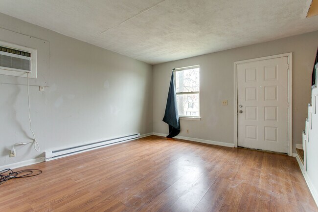 Foto del edificio - 2428 Woodale Ln