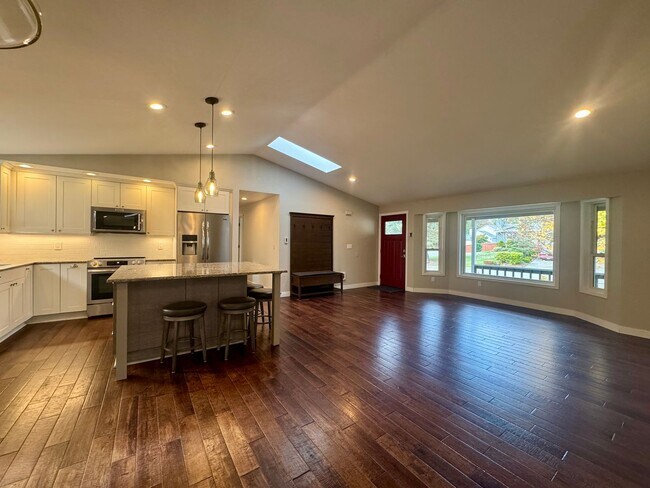 Building Photo - Beautiful 3 Bedroom Home in Bothell