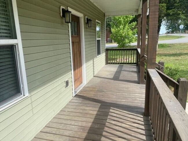 Foto del edificio - Beautiful 3 Bed 2 Bath in Madison - Newer Construction