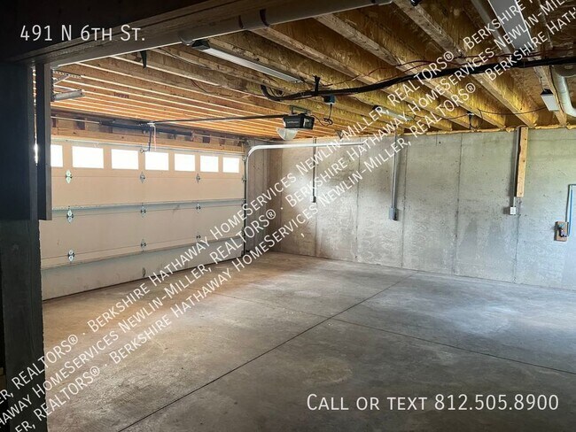 Building Photo - 2 Bed 1 Bath located in Clinton