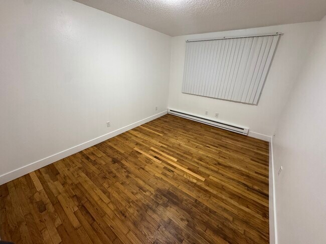 Foto del edificio - 3622 E 13th St