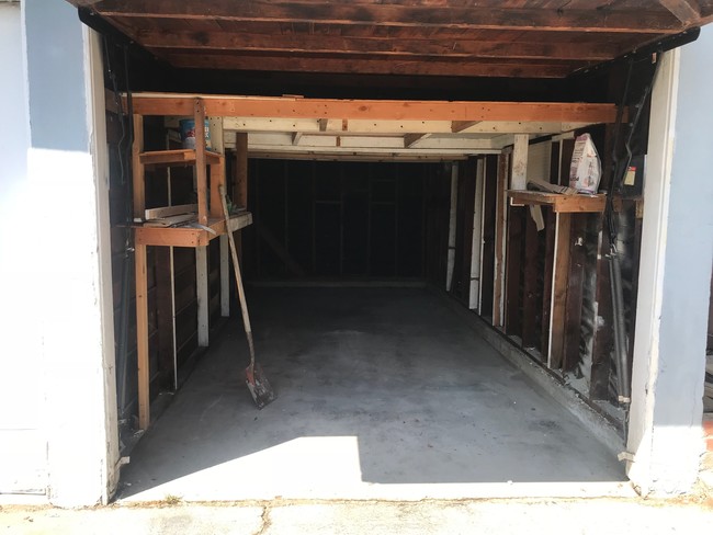 GARAGE - 1507 E Maple Ave