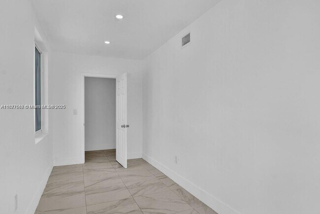 Foto del edificio - 3025 NW 8th Ave