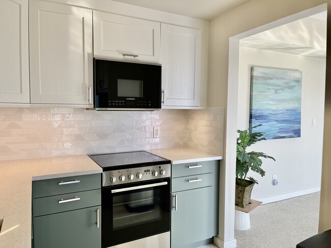 Building Photo - 9700 E Bay Harbor Dr
