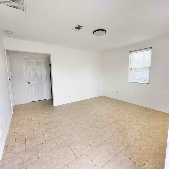 Building Photo - 8724 Forshey St