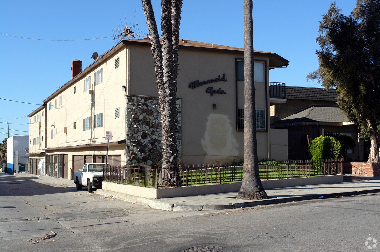 Primary Photo - 112 W Hillsdale St