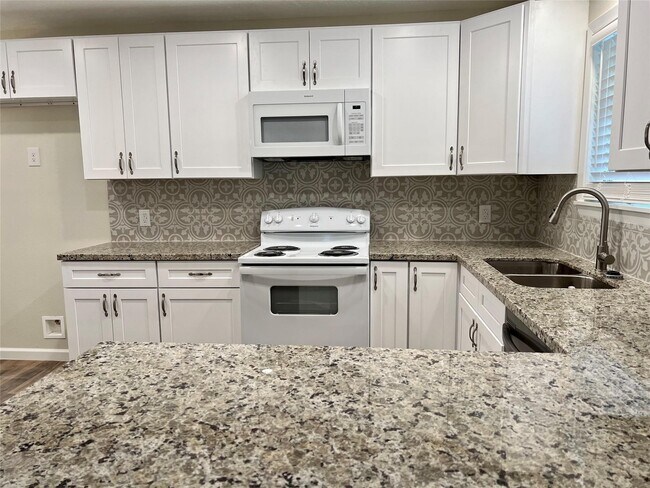 Building Photo - 1705 Westwind Dr