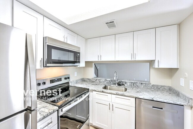 Foto del edificio - Charming 2-Bedroom, 2-Bathroom Home in Pri...