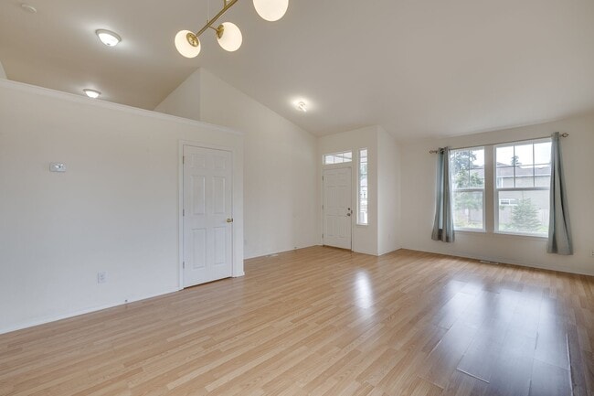 Building Photo - Spacious 4 Bed Home for Rent in Mountlake ...