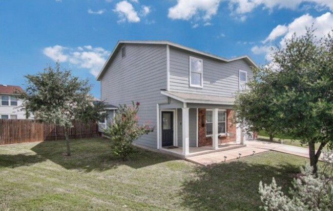 Foto del edificio - 3 Bed 1/2 Bath with Large Yard