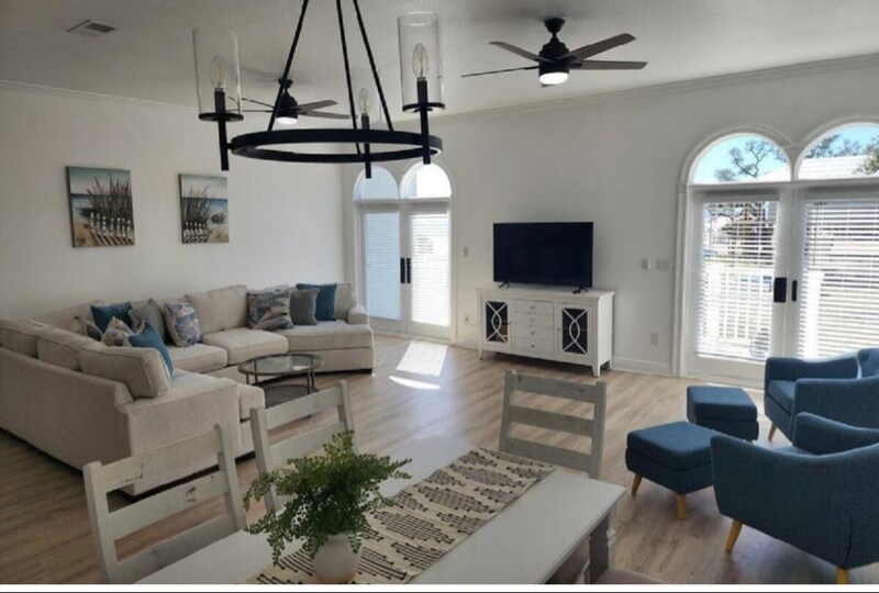 Foto principal - 80 E Beach Blvd