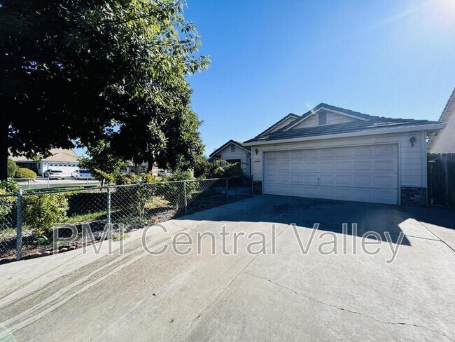 Building Photo - 1702 5th St