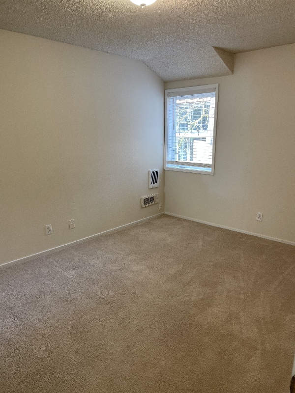 Photo - 100 Kerr Pkwy (Lake Oswego, OR) House