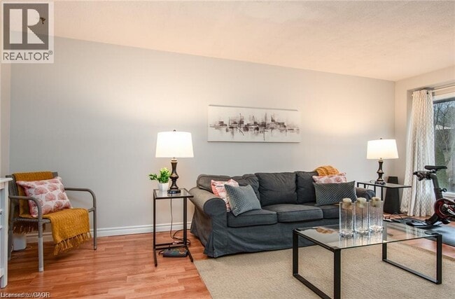 Building Photo - 49 Cedarwoods Crescent