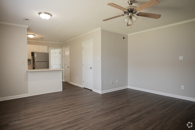 Building Photo - Amora West